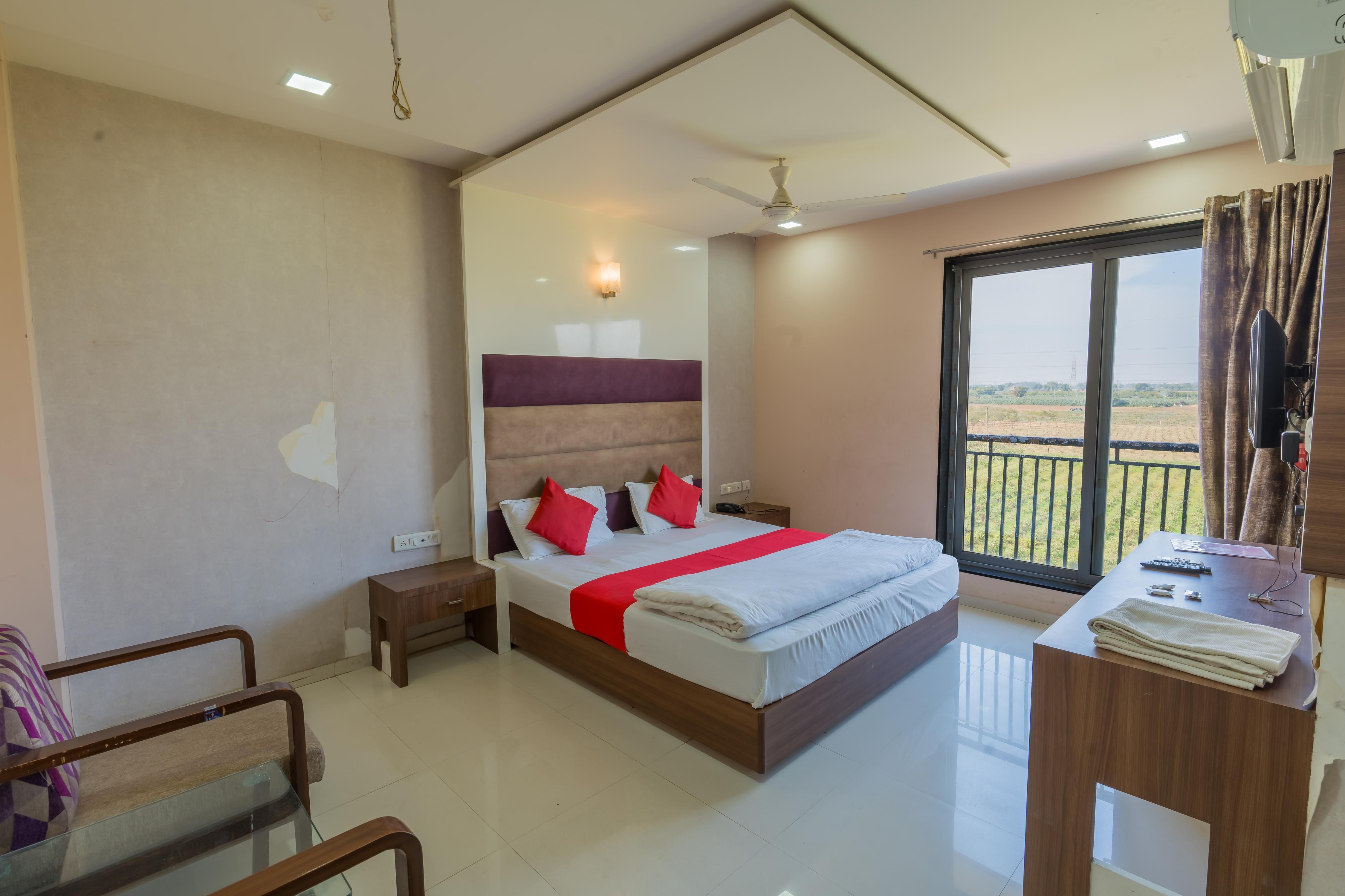 BlueRock hotel Room Type - Deluxe King Room