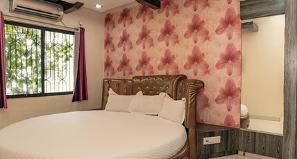 Hotel Raj & Restaurant Room Type - Presidential Suite Room Hotel Raj & Restaurant Room Type - Presidential Suite Room