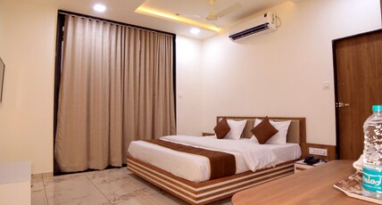 Hotel Holiday Rooms Room Type - KINGS SIZE ROOM