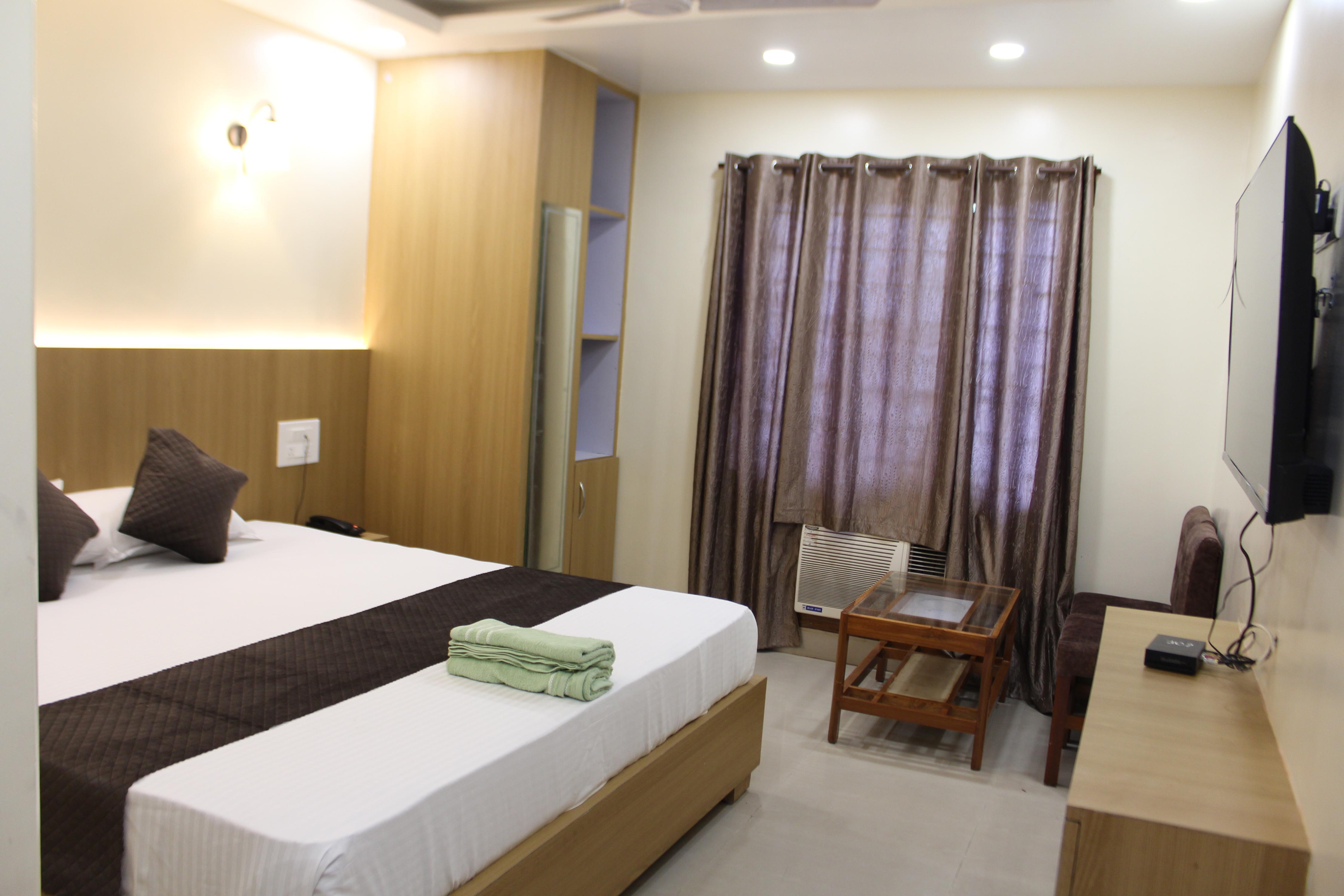 Hotel Crystal INN Room Type - Delux King Bed Room AC