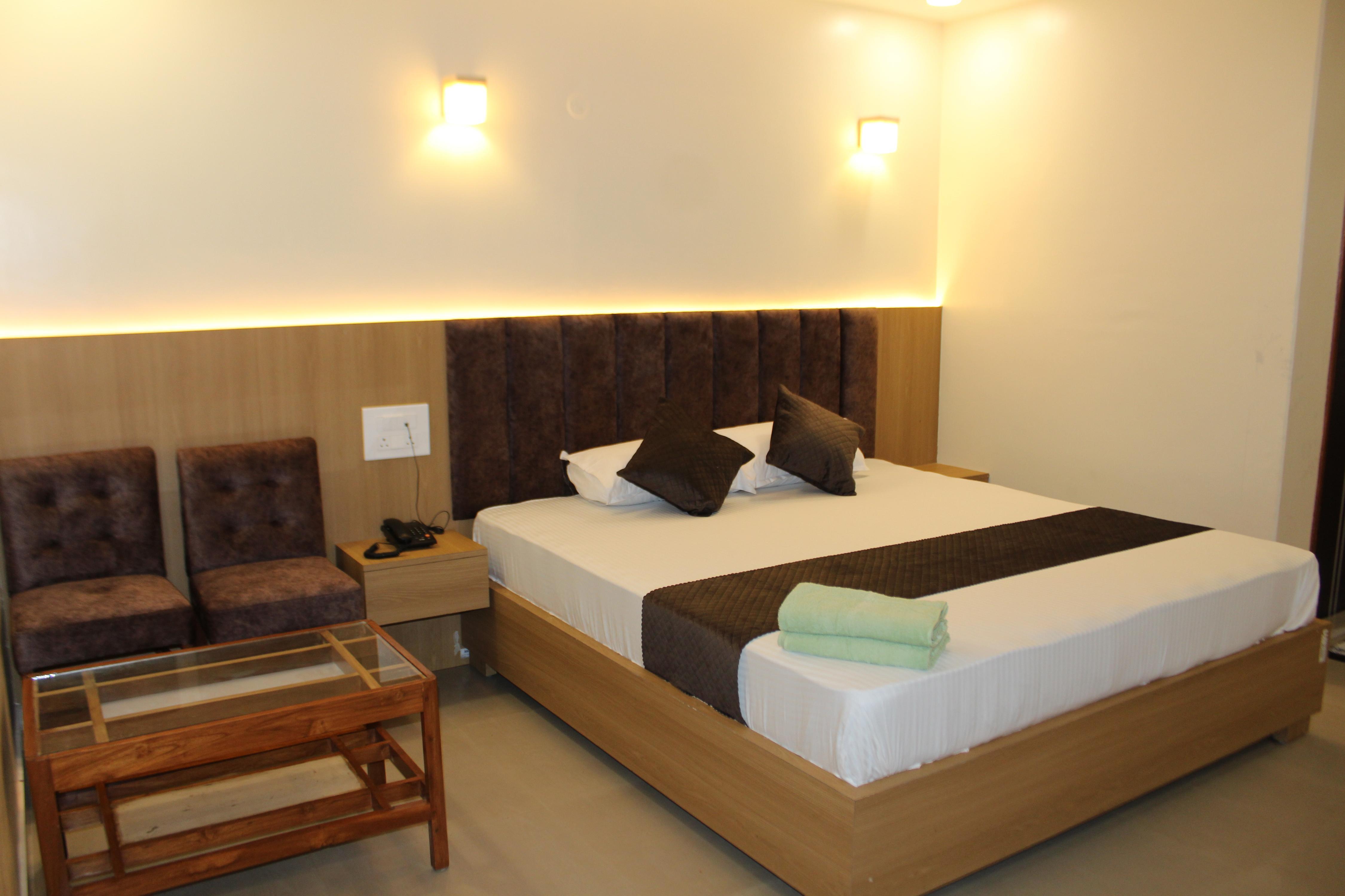 Hotel Crystal INN Room Type - Super Delux room with King Bed AC