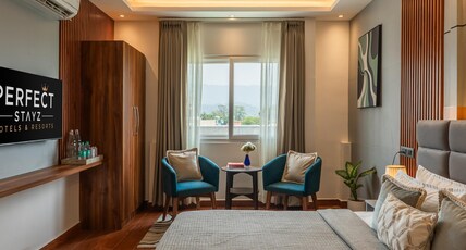 Perfectstayz Premium Aiims Room Type - Executive room with Hill view and Bathtub Perfectstayz Premium Aiims Room Type - Executive room with Hill view and Bathtub