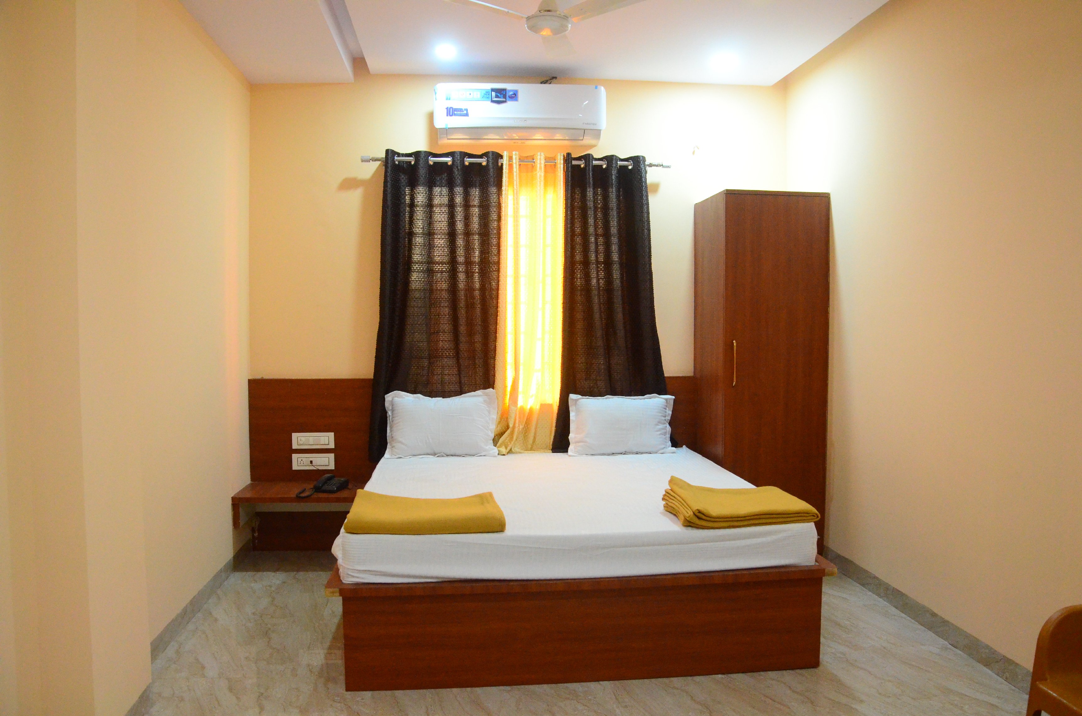 Hotel Vishwa Inn Room Type - Deluxe AC Room