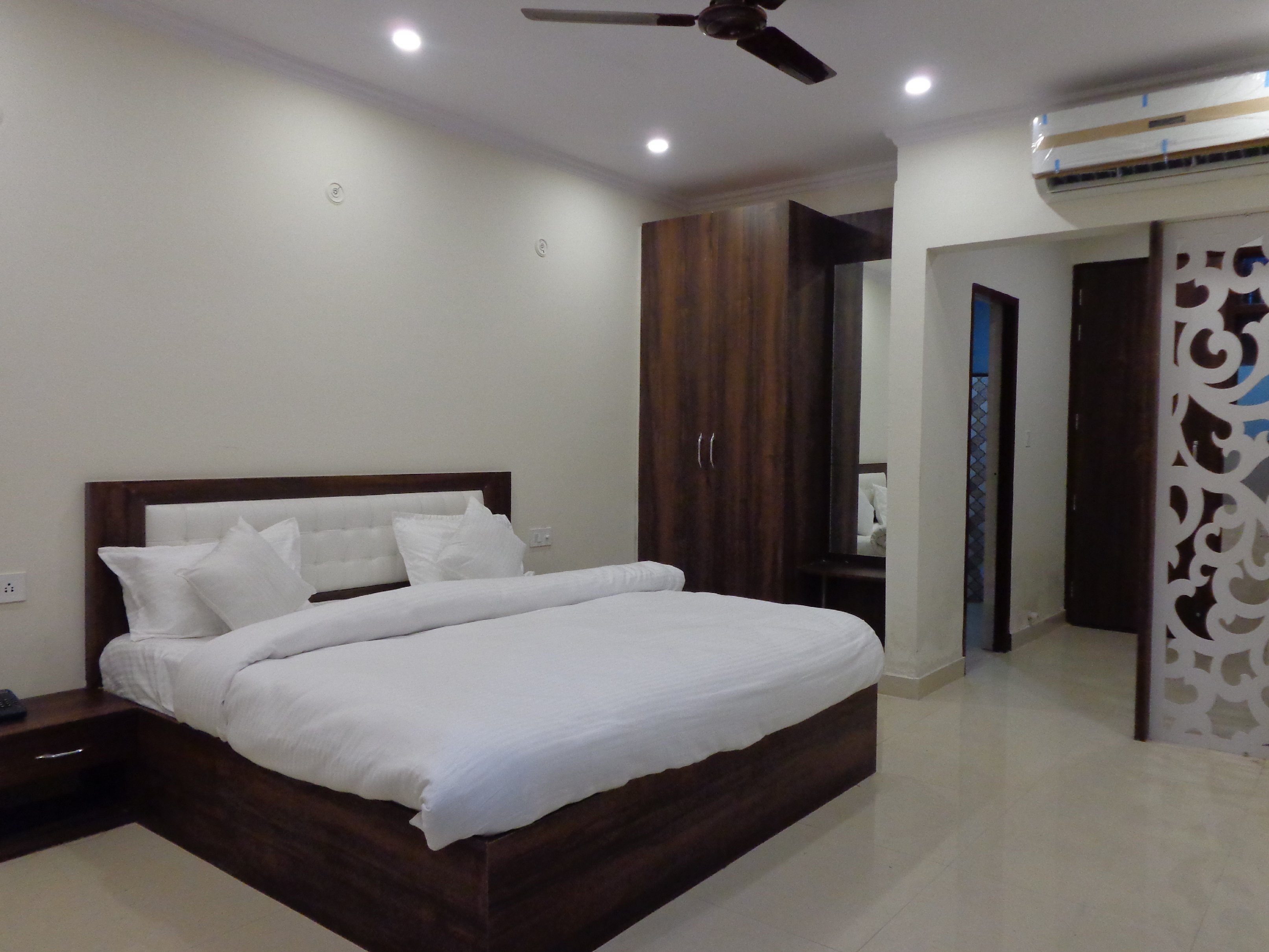Rukmani Inn Room Type - Deluxe with Balcony