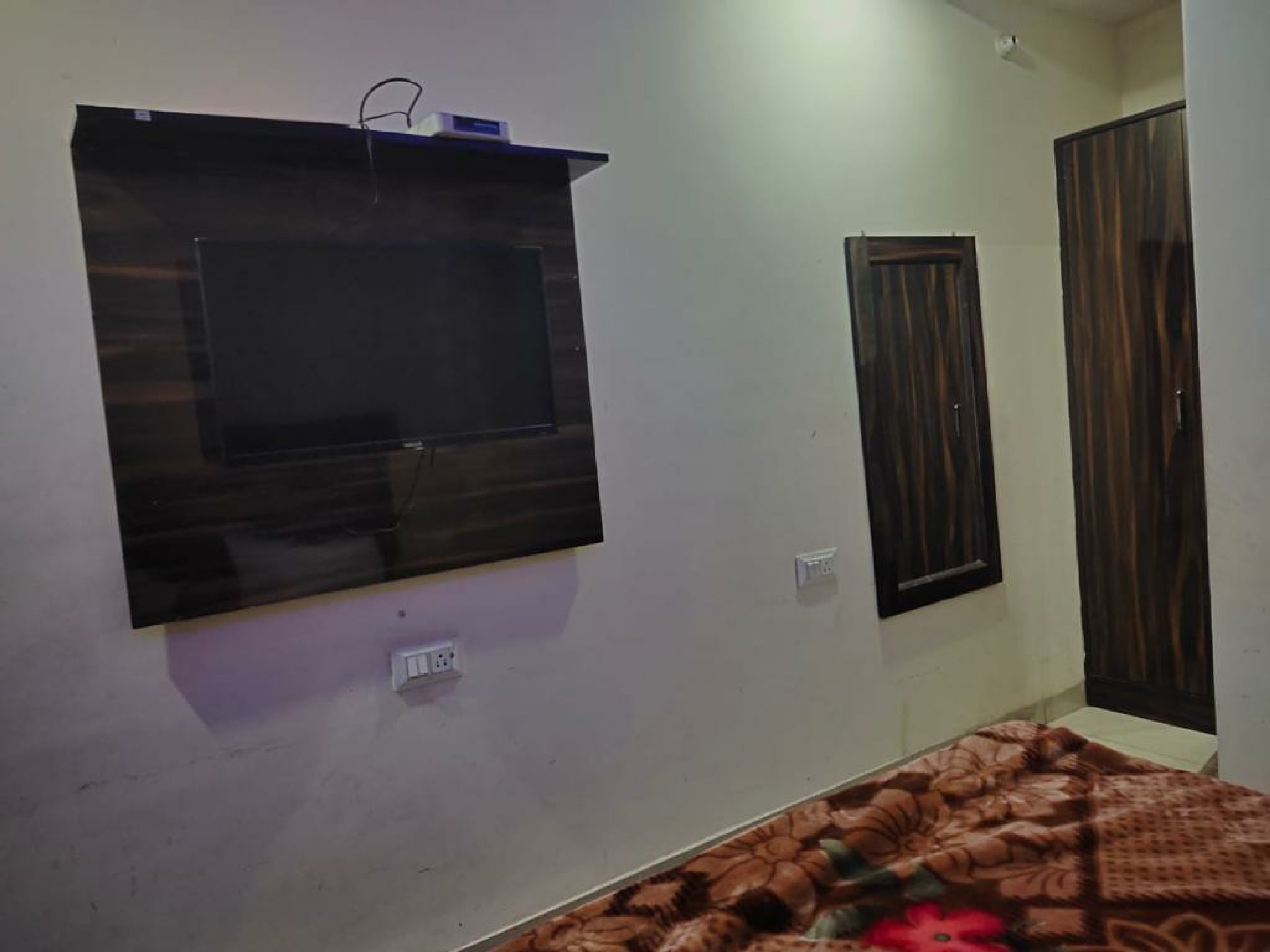 Hotel Golden View Chandigarh - Tap to explore photos