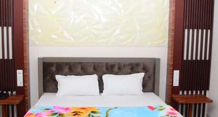 DUDI HOTEL Room Type - Super Deluxe Room