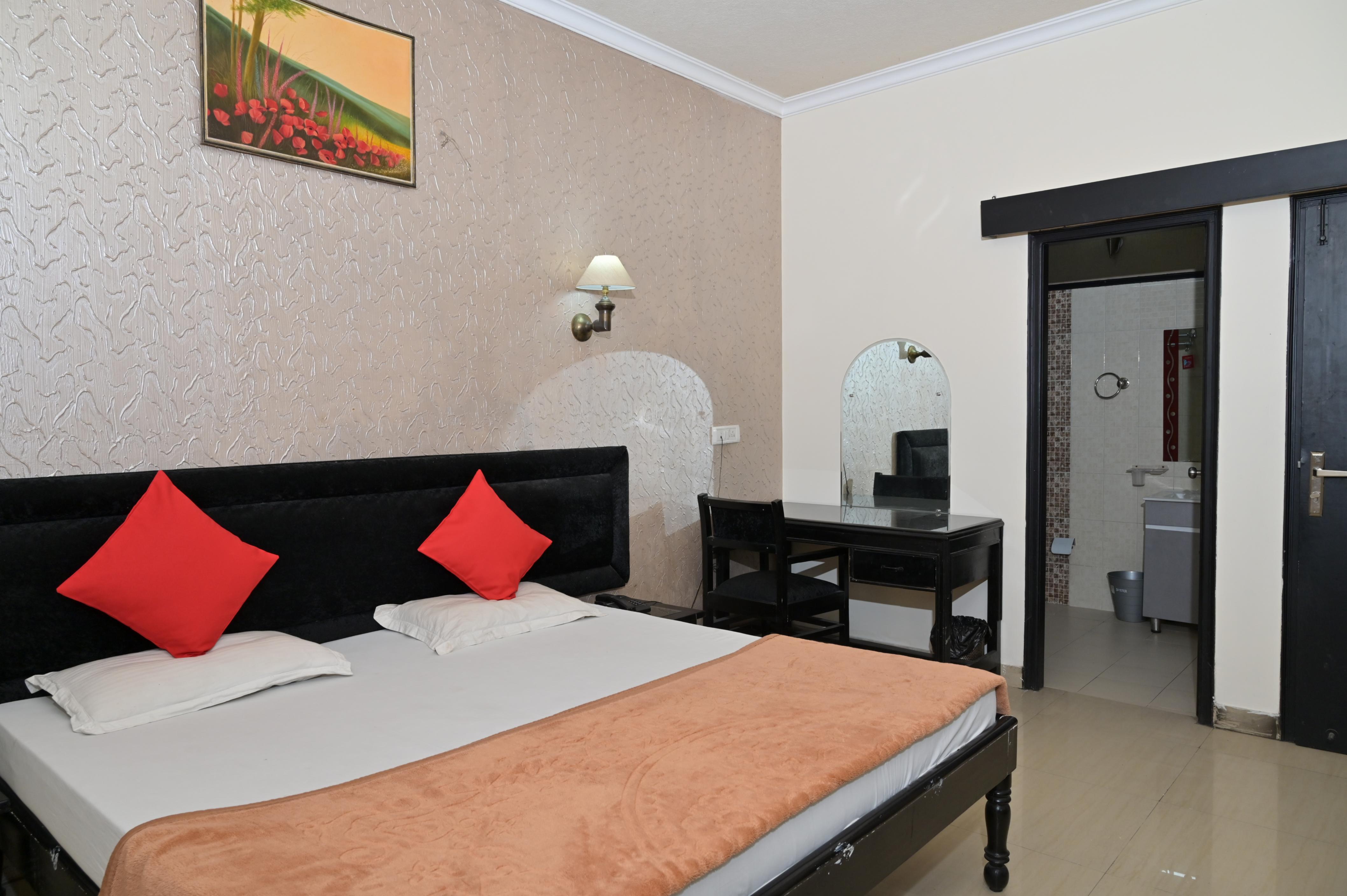Bharat Resort Room Type - Non AC Deluxe Rooms