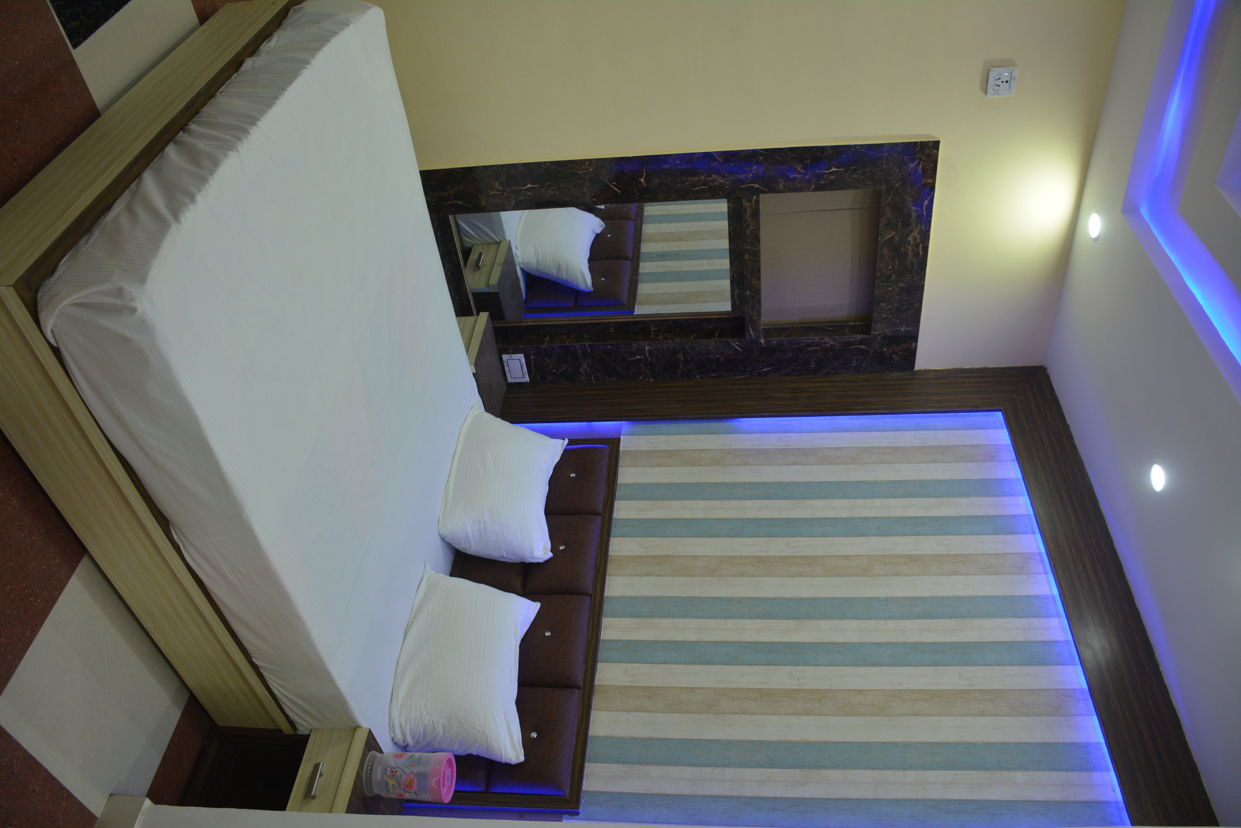 Hotel Delhi Heart Room Type - Deluxe Room