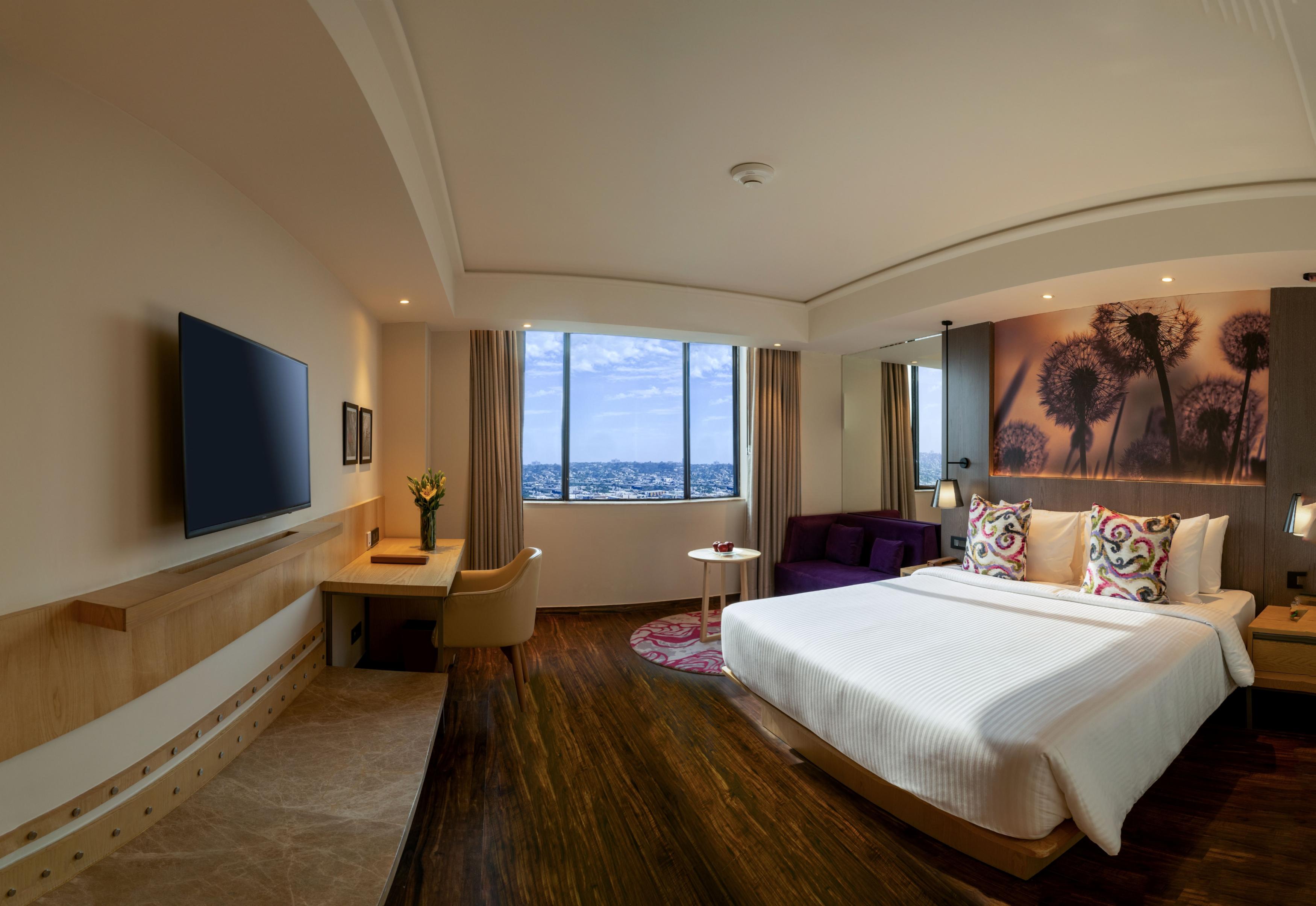 The Gaurs Sarovar Premiere Room Type - Deluxe Room - 1 Double Bed 31SQM Free WiFi