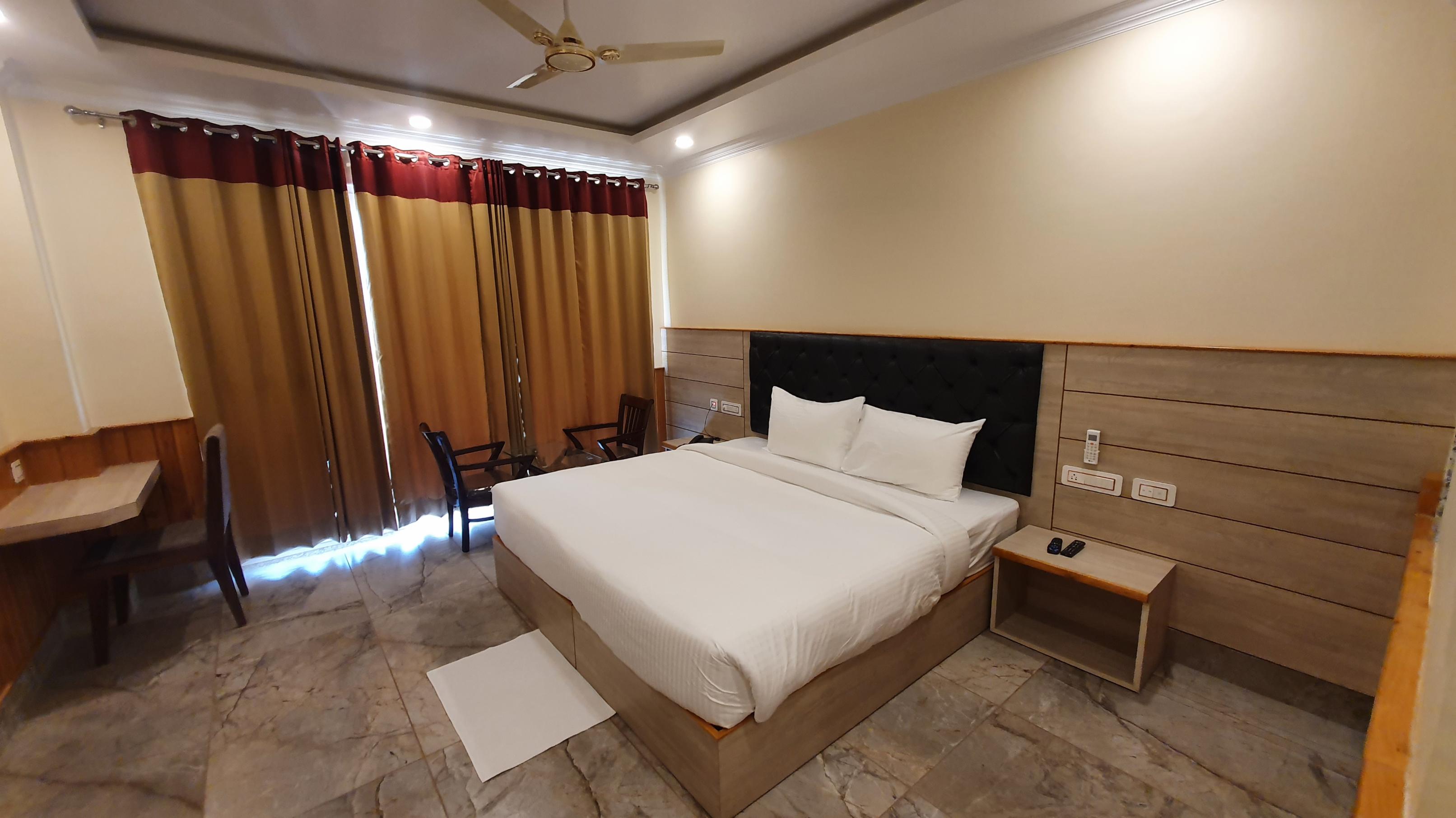 Hotel Nomadic Inn - Tap to explore photos