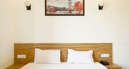 STAYIO Room Type - Deluxe AC Room