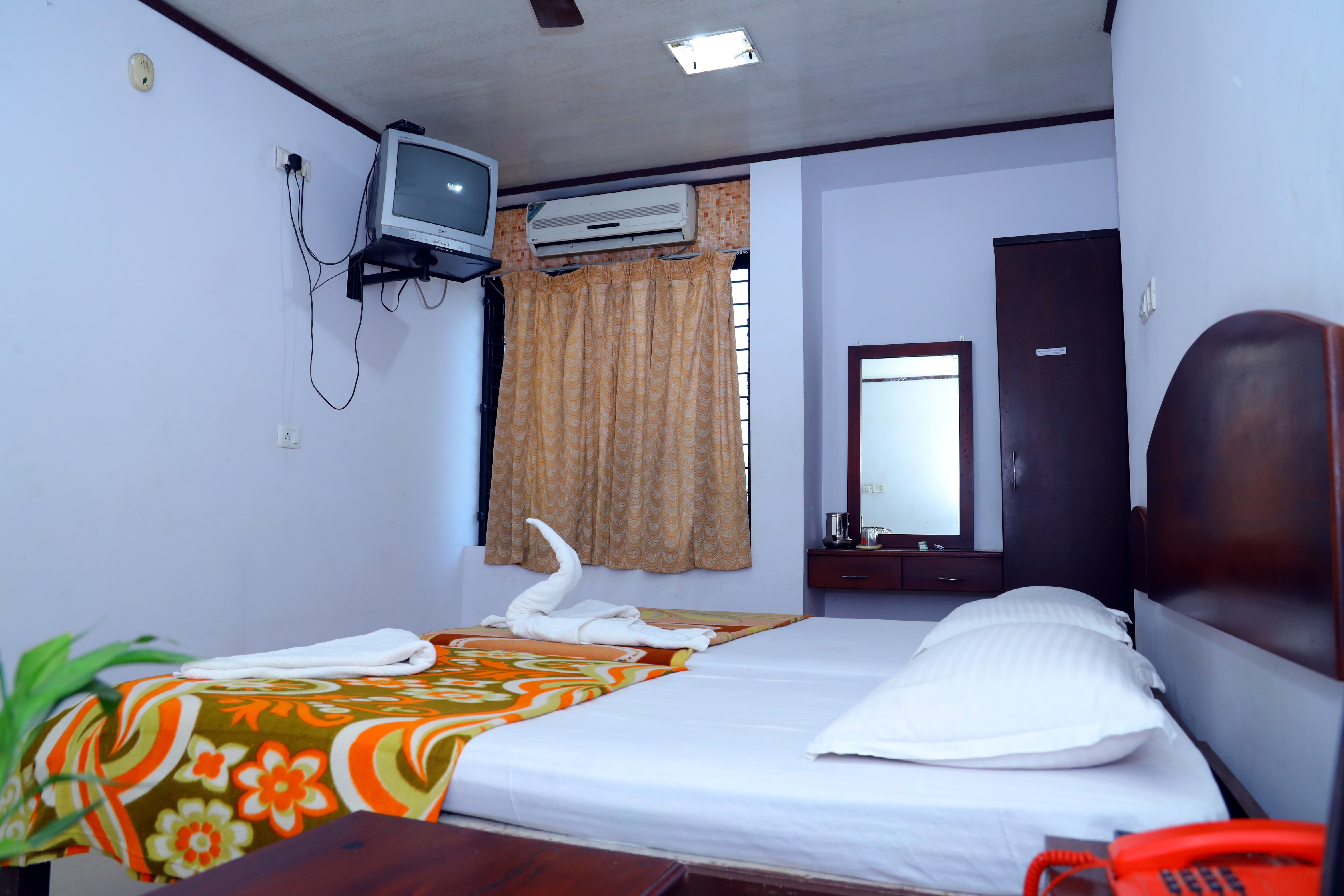 Ramanilayam Tourist Home - Tap to explore photos