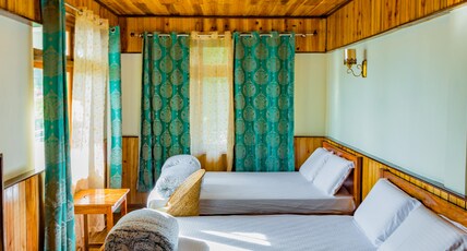 Hilltop Hideaway | Mountain-view Rooms Room Type - Famliy Room