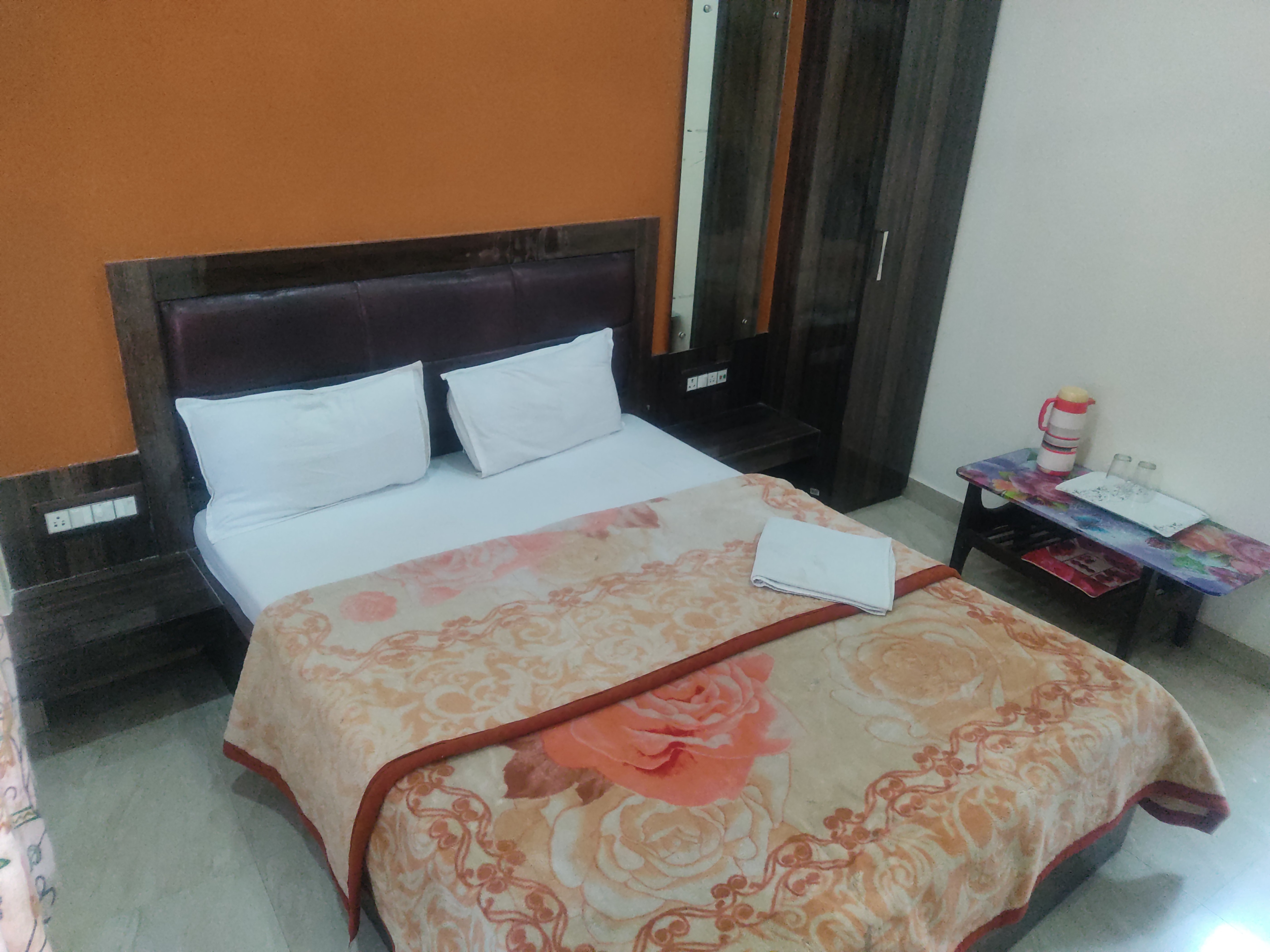 Hotel Ritik Raj - Tap to explore photos