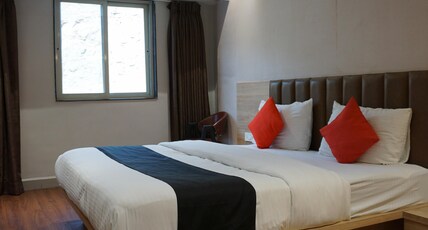 Hotel Crown Imperial Room Type - Deluxe Room