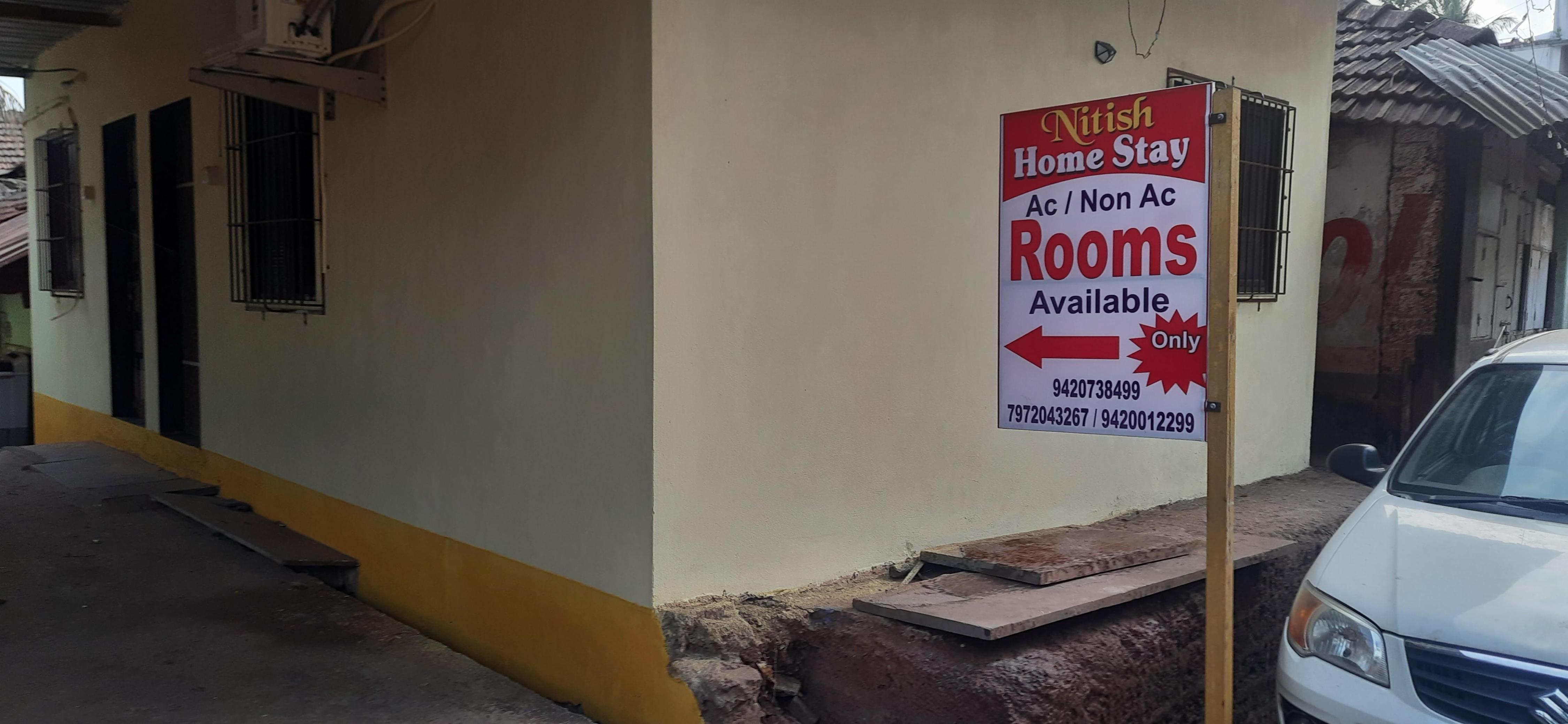Nitish Home Stay Room Type - Deluxe AC Family Room