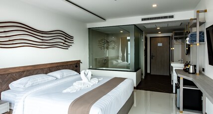 Blackwoods Hotel Pattaya  Room Type - Deluxe City View