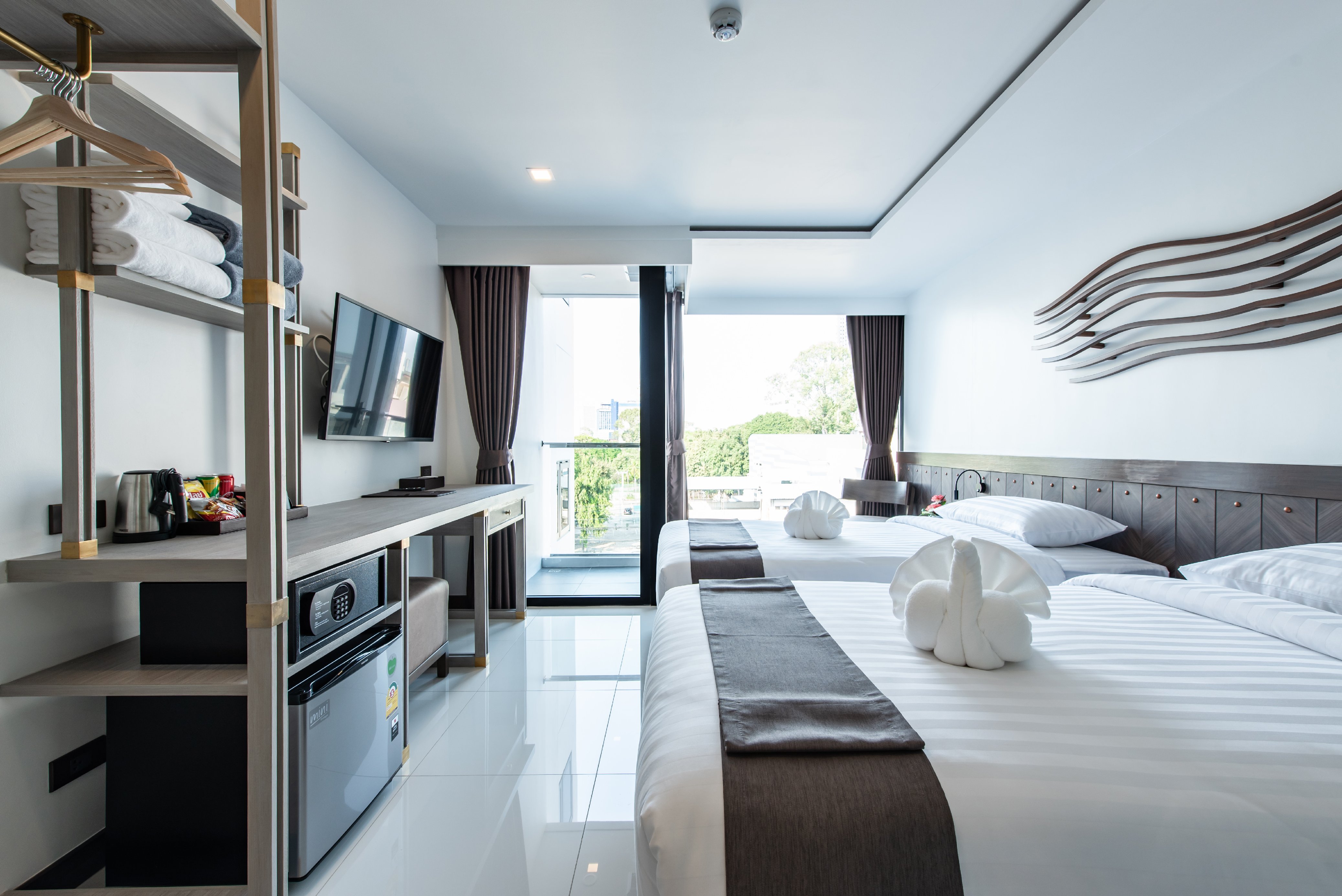 Blackwoods Hotel Pattaya - Tap to explore photos
