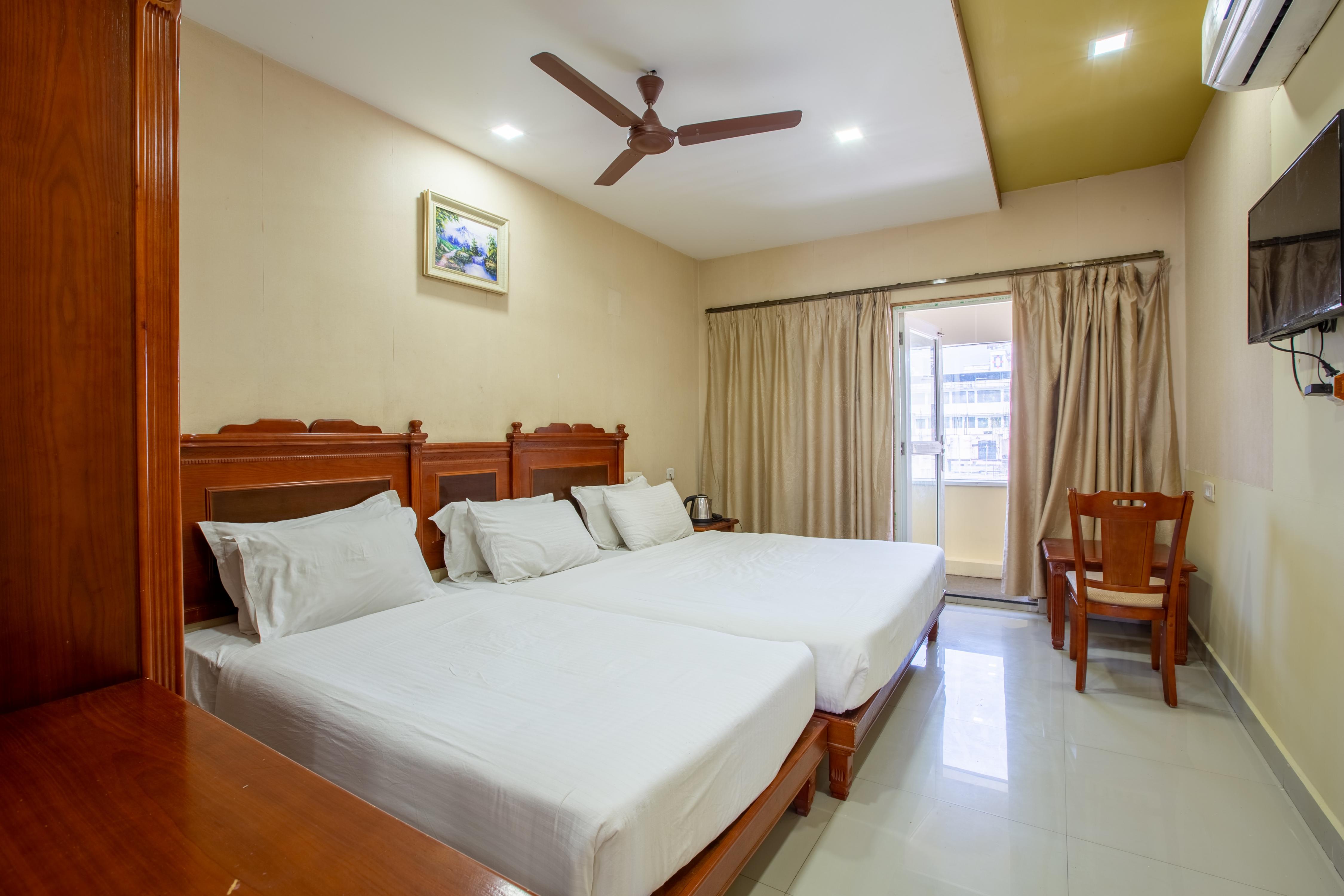 SVS Grande Room Type - EXECUTIVE TRIPLE BED AC ROOM