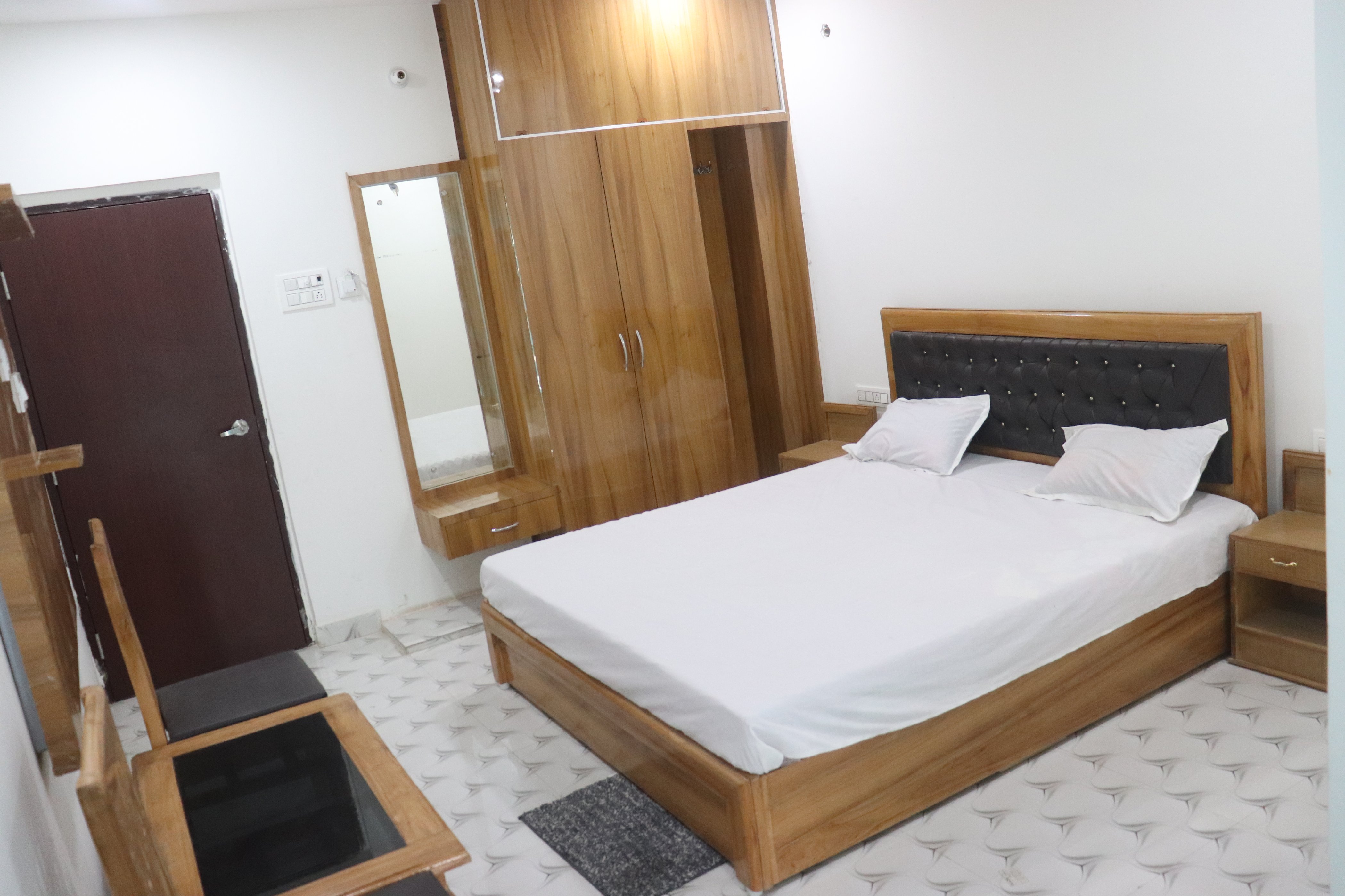 Hotel Hari Om, Bihar sharif Room Type - Super Deluxe AC