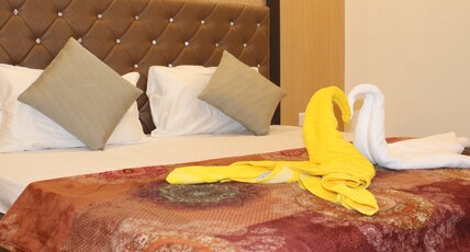 HOTEL SKYLARK Room Type - DELUXE AC ROOM