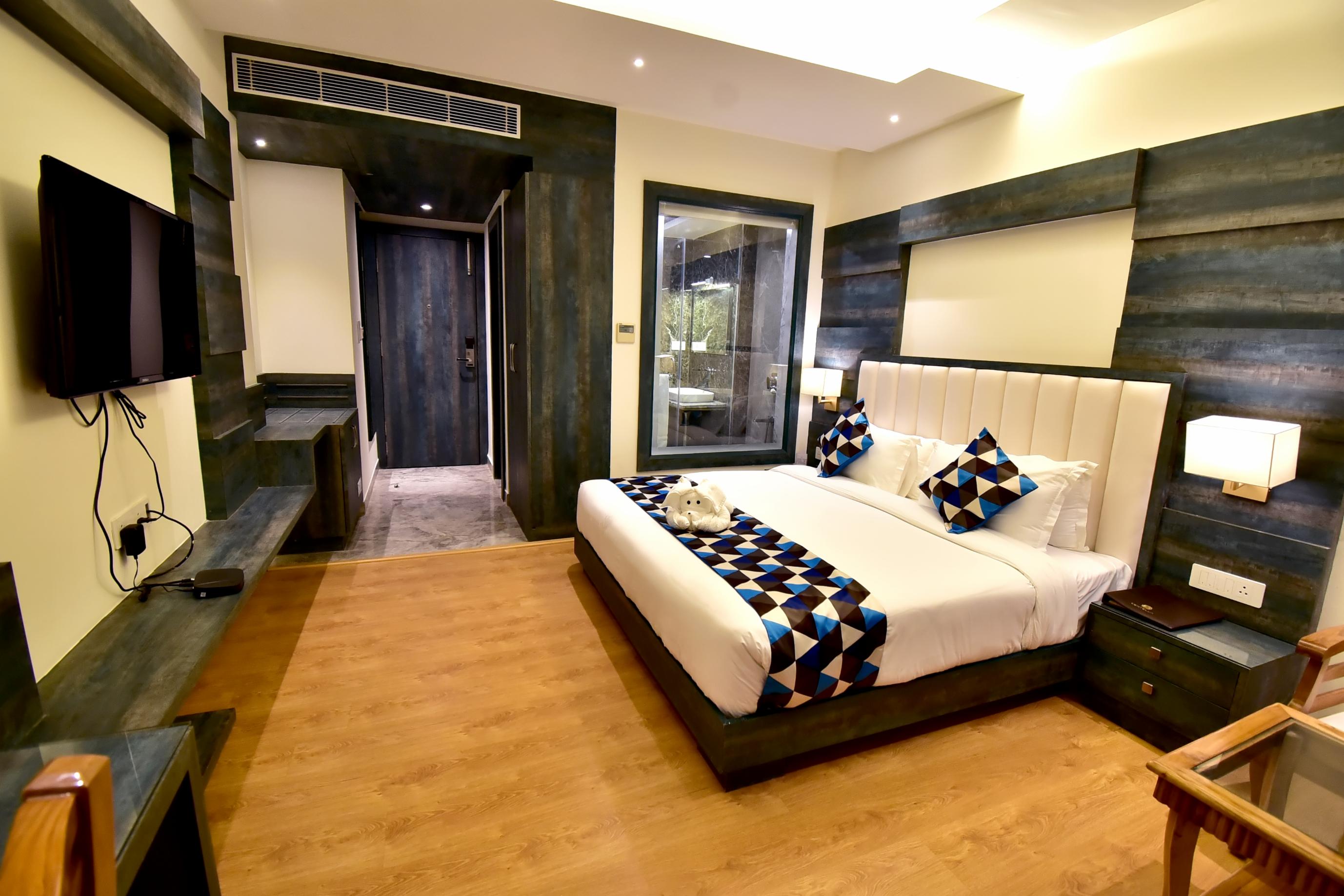 HOTEL CENTELLA - 250m from Railway Station - Tap to explore photos