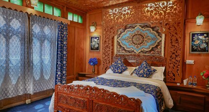 LILY OF THE WORLD Room Type - Deluxe AC Room