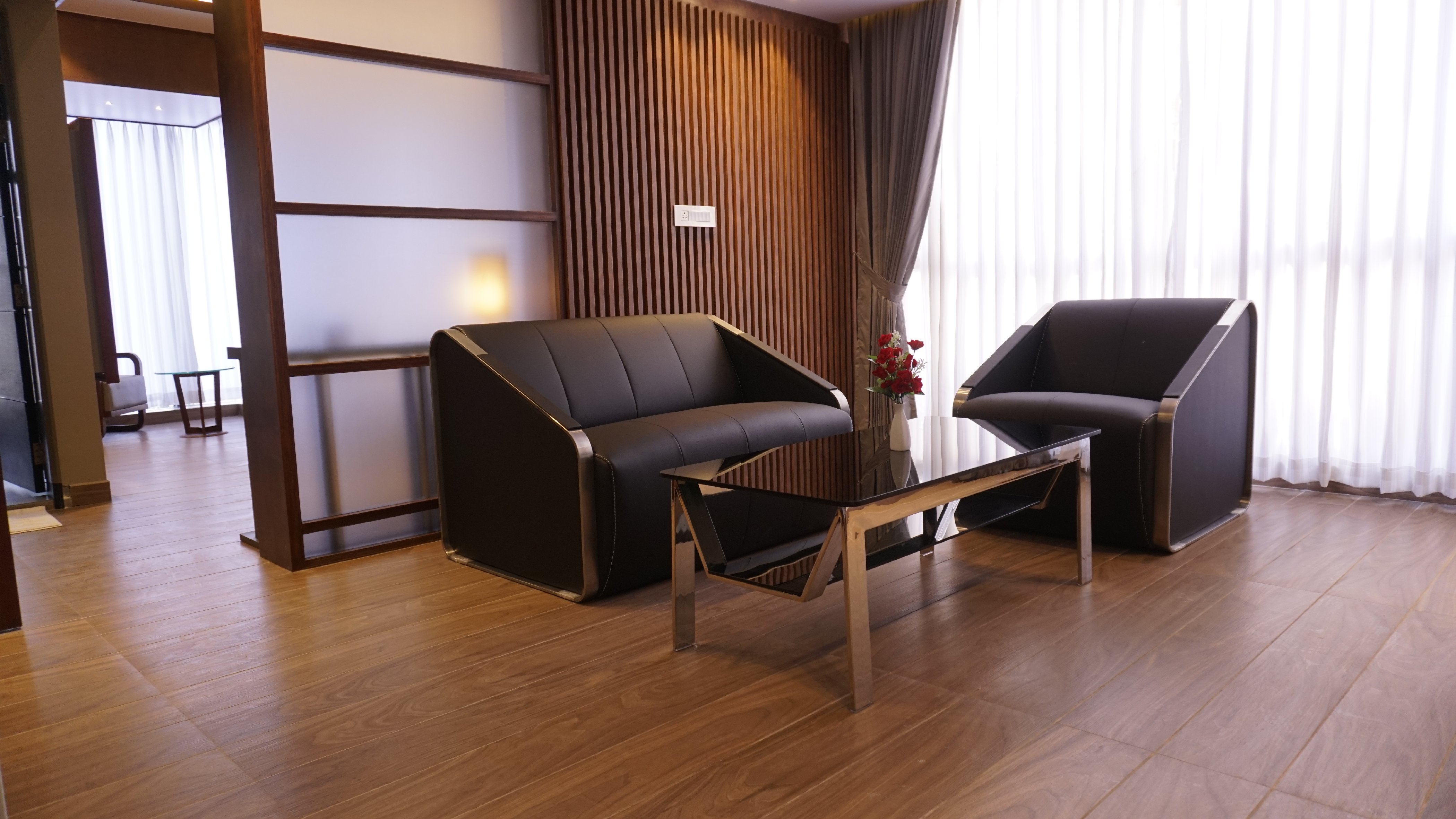 Paras International Room Type - Deluxe Suite