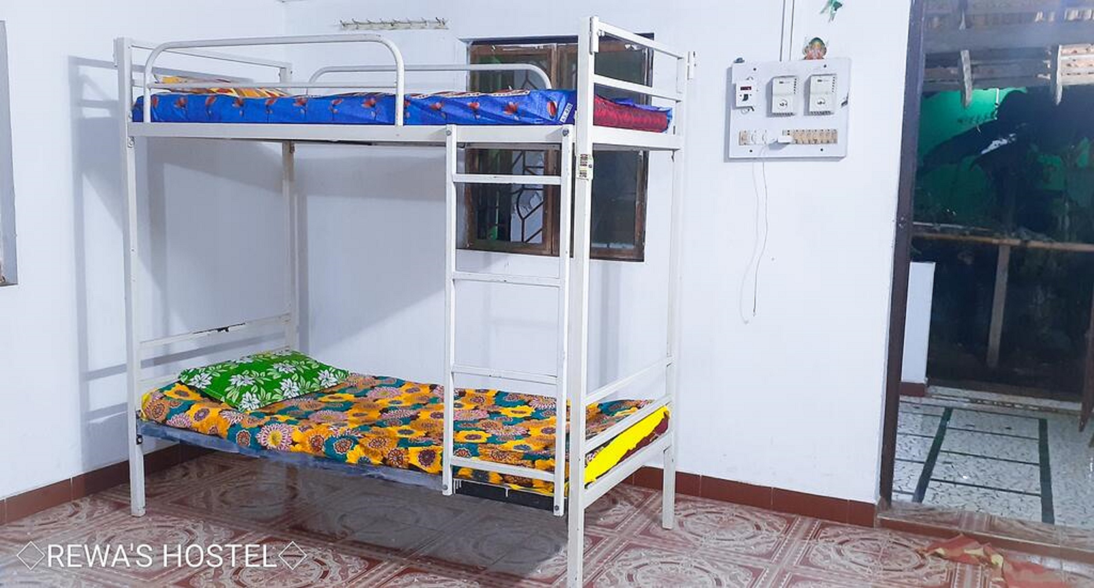 Rewas Hostel Anjuna - Tap to explore photos