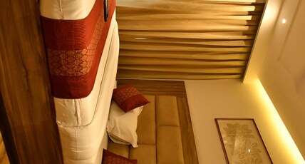 Hotel Pearl Wood Room Type - Queens room