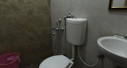 Mayur Hotel Room Type - Deluxe Room