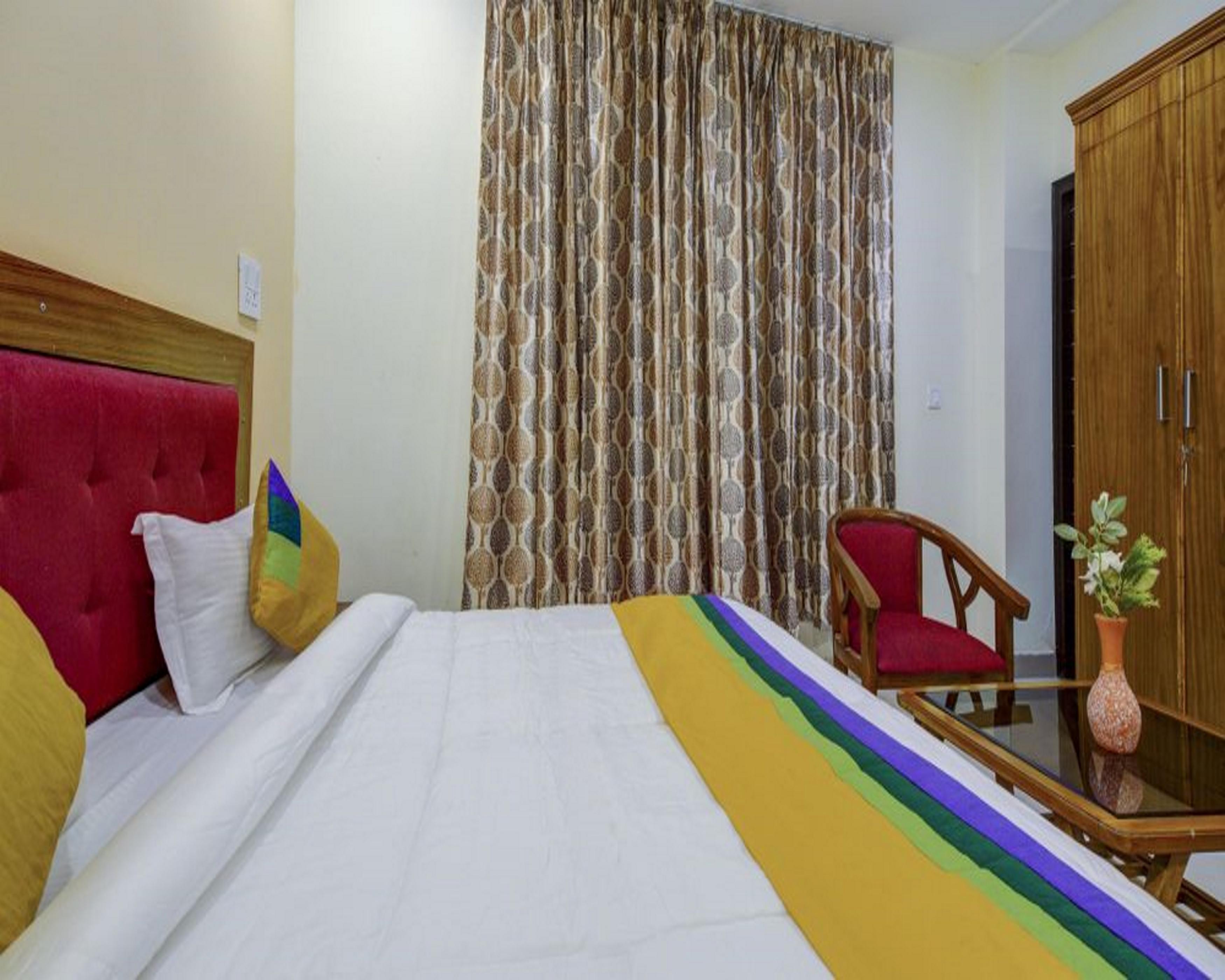 Hotel Le Benz Dehradun - Tap to explore photos