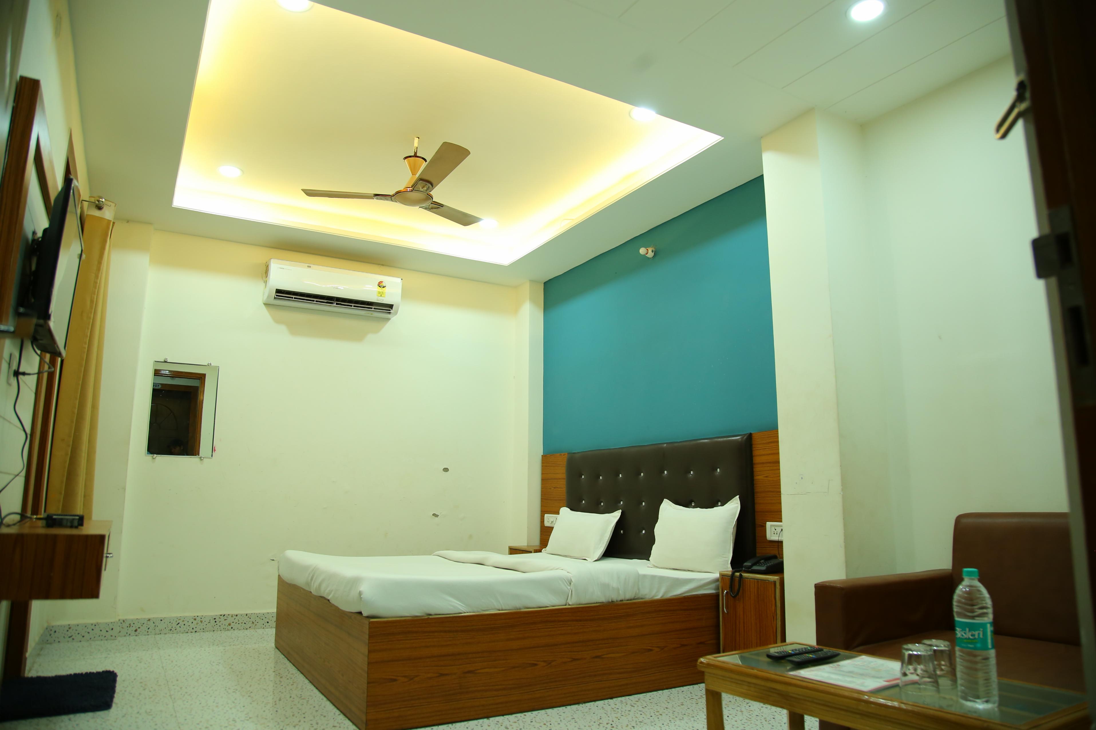FLUTE INN GUESTHOUSE Room Type - DELUXE ROOM