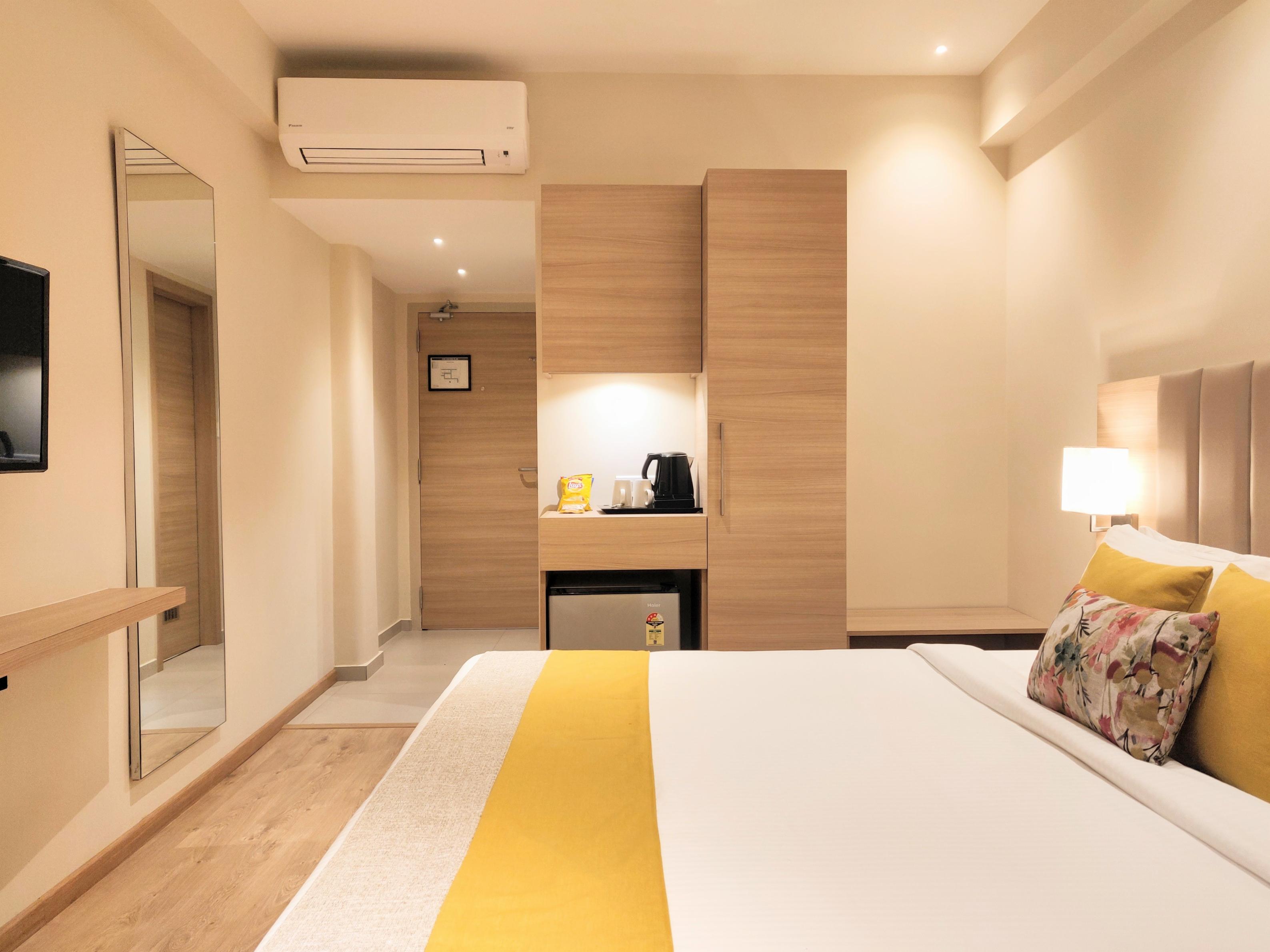 Crystal Plaza Luxury Business Hotel - Tap to explore photos