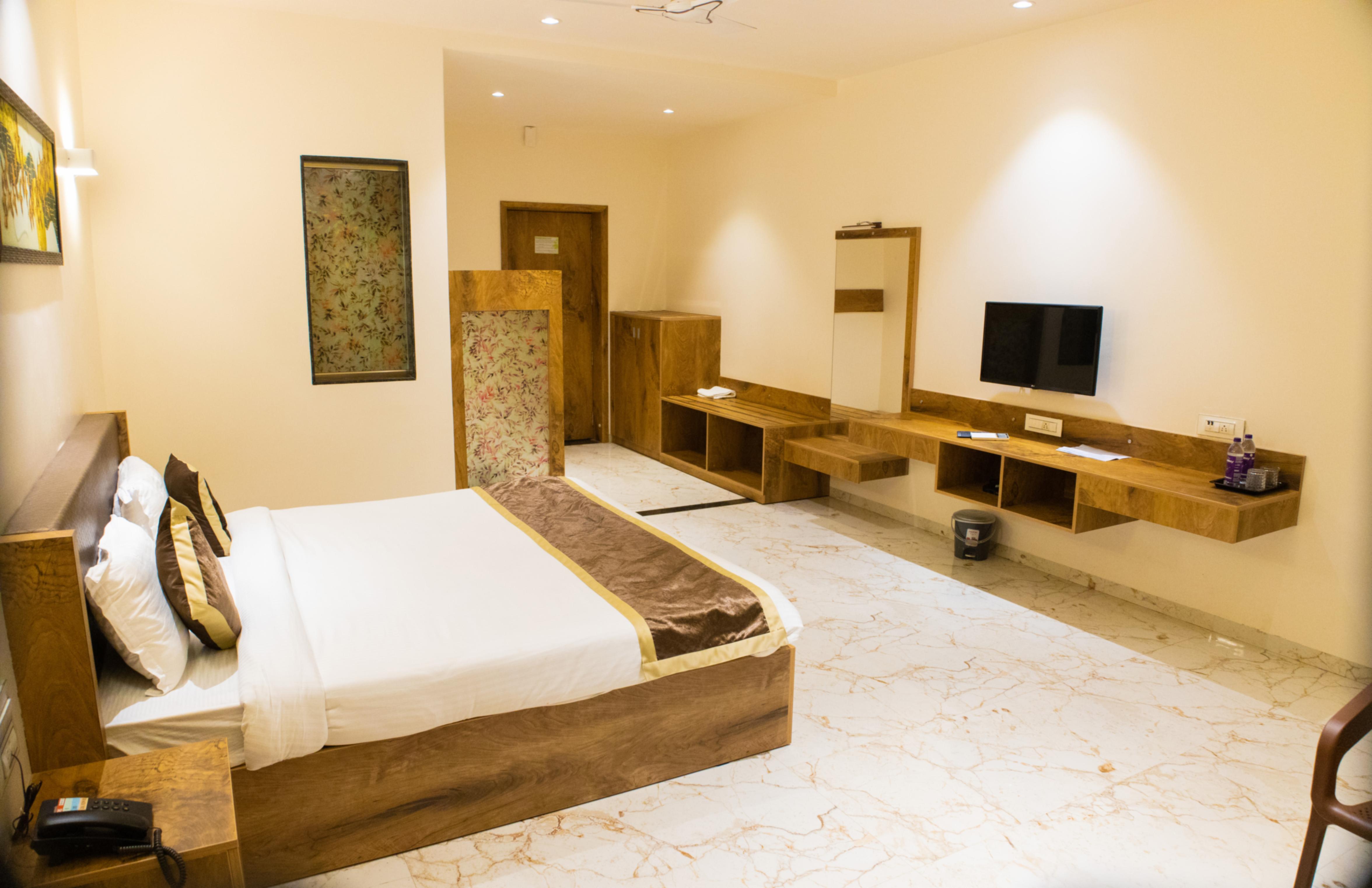 Hotel Crystal Inn - Tap to explore photos