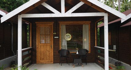 Adhvasaha Beach Spa Resort Room Type - Premium Cottage with Bathtub and Balcony