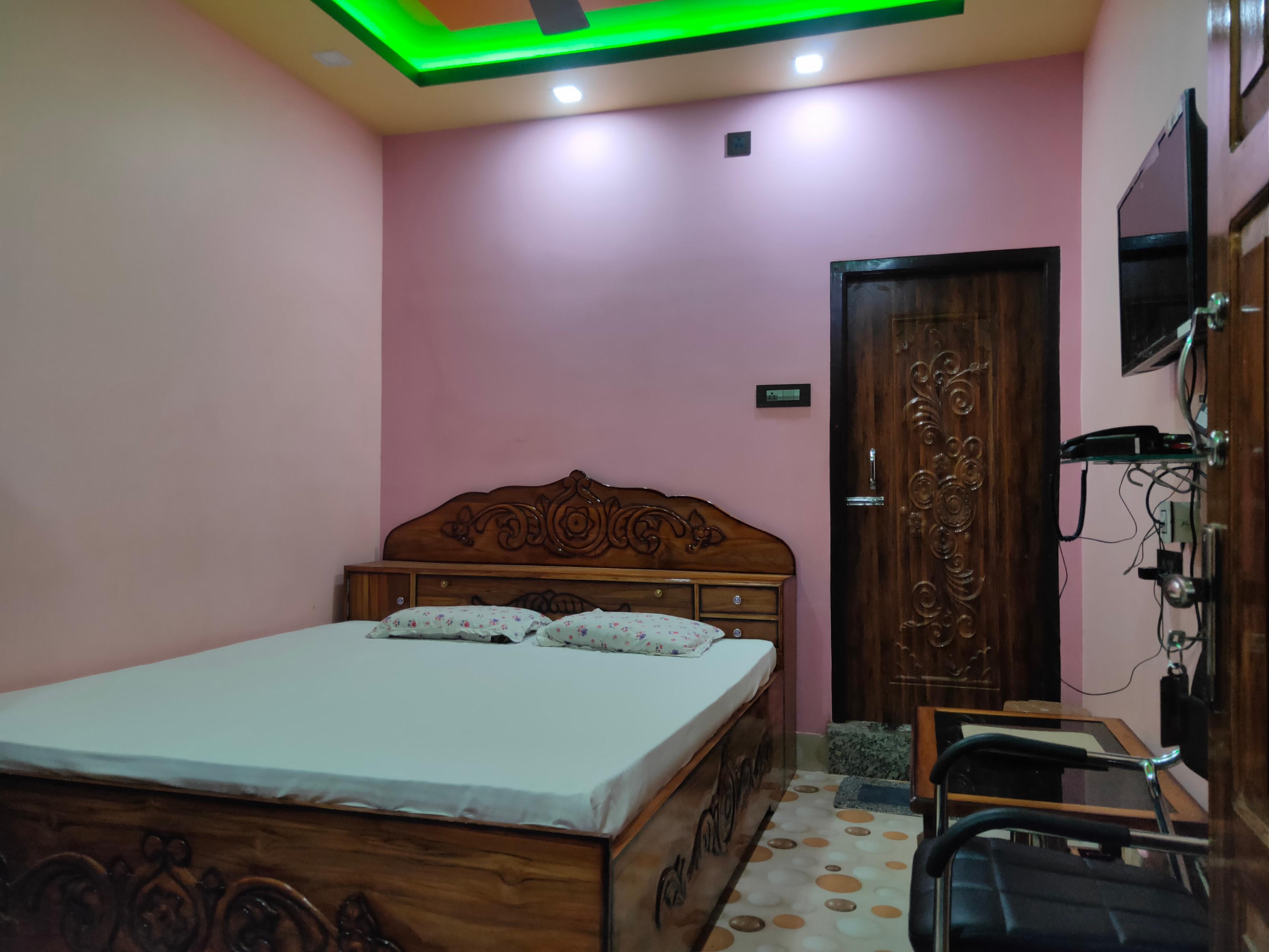 Shine Food & Lodging | Rooms & Restaurant Room Type - Standard Room
