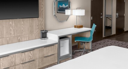 DoubleTree by Hilton Lubbock - University Area Room Type - 1 KING CORNER ROOM