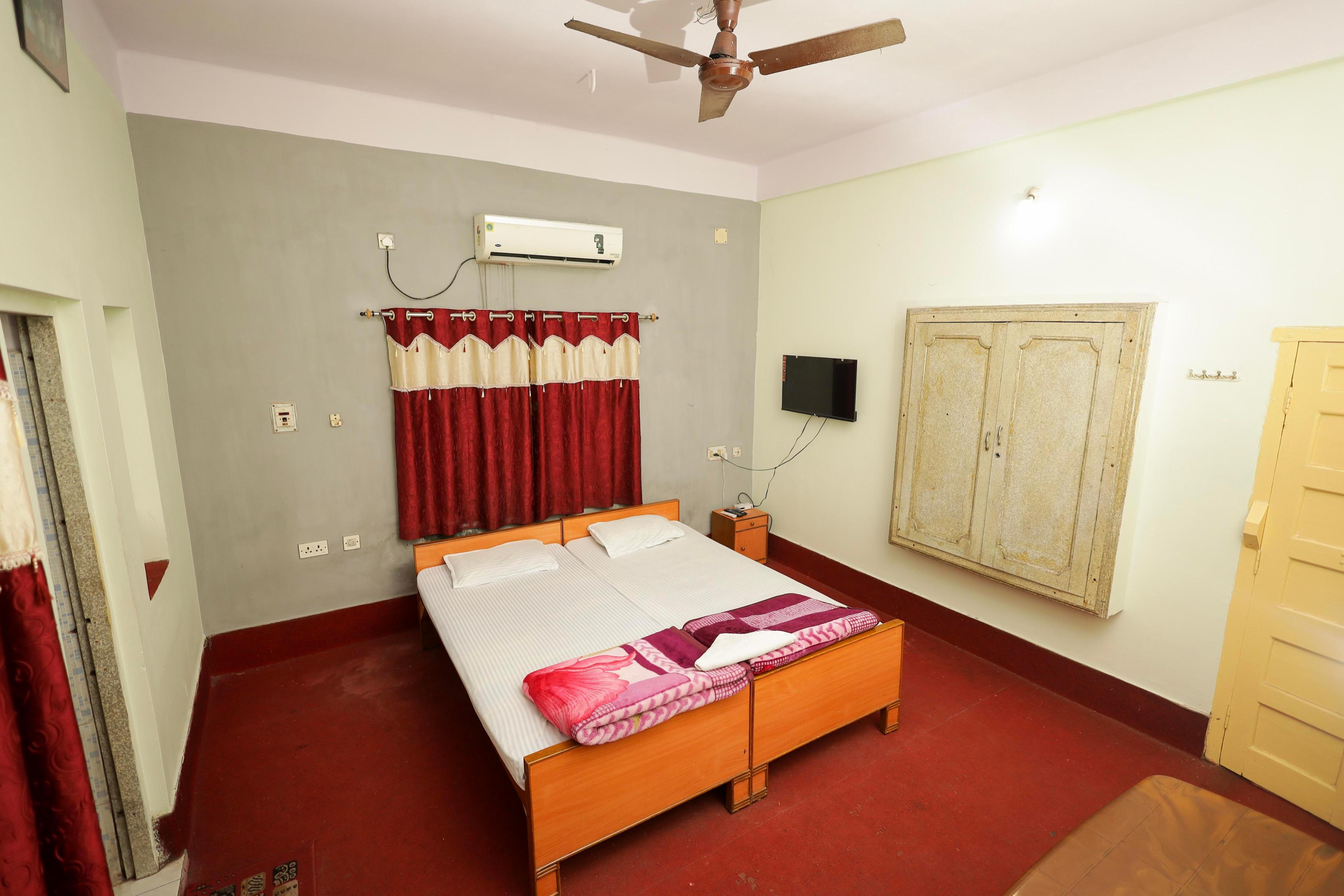 Hotel Evergreen Room Type - standard room