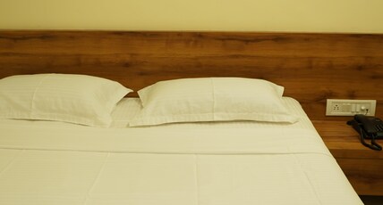 Hotel Aarti. Room Type - Deluxe AC room