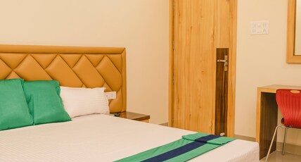 Hotel Green Apple Room Type - Deluxe Room