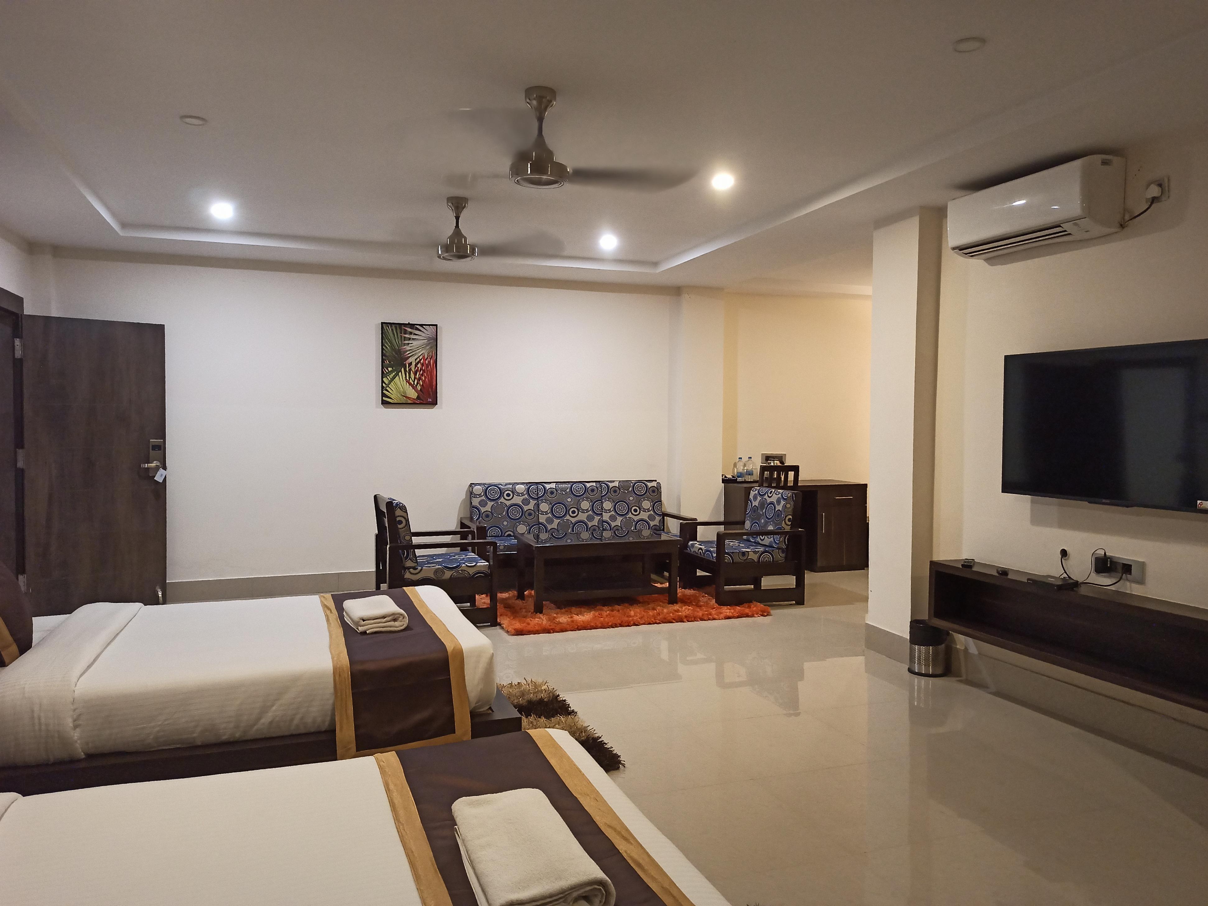 Hotel Dhasang Room Type - King Suite Room
