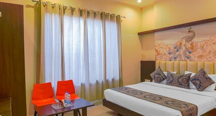 Hotel Crown Room Type - Deluxe Room