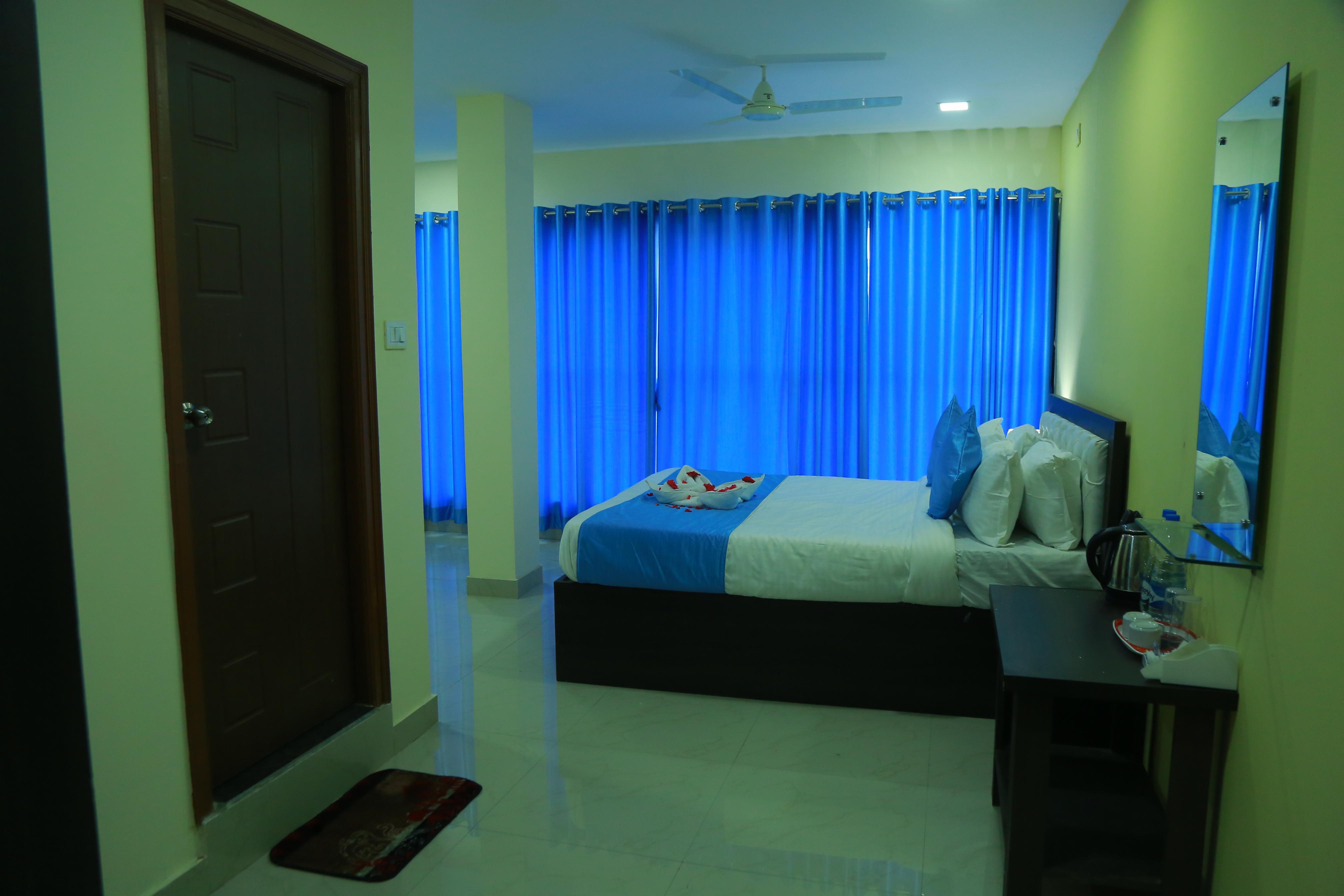 Hotel Sky Park Room Type - Deluxe Room