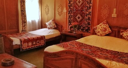 Golden Privilege Houseboat | Wooden Rooms Room Type - Deluxe Room Golden Privilege Houseboat | Wooden Rooms Room Type - Deluxe Room