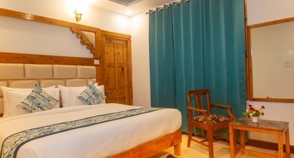 Golden Oak Room Type - Valley-view Majestic Room
