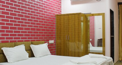 Jay Bhole Hotel And Rooms Room Type - Deluxe Room