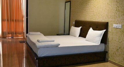 Jay Bhole Hotel And Rooms Room Type - Super Deluxe Room
