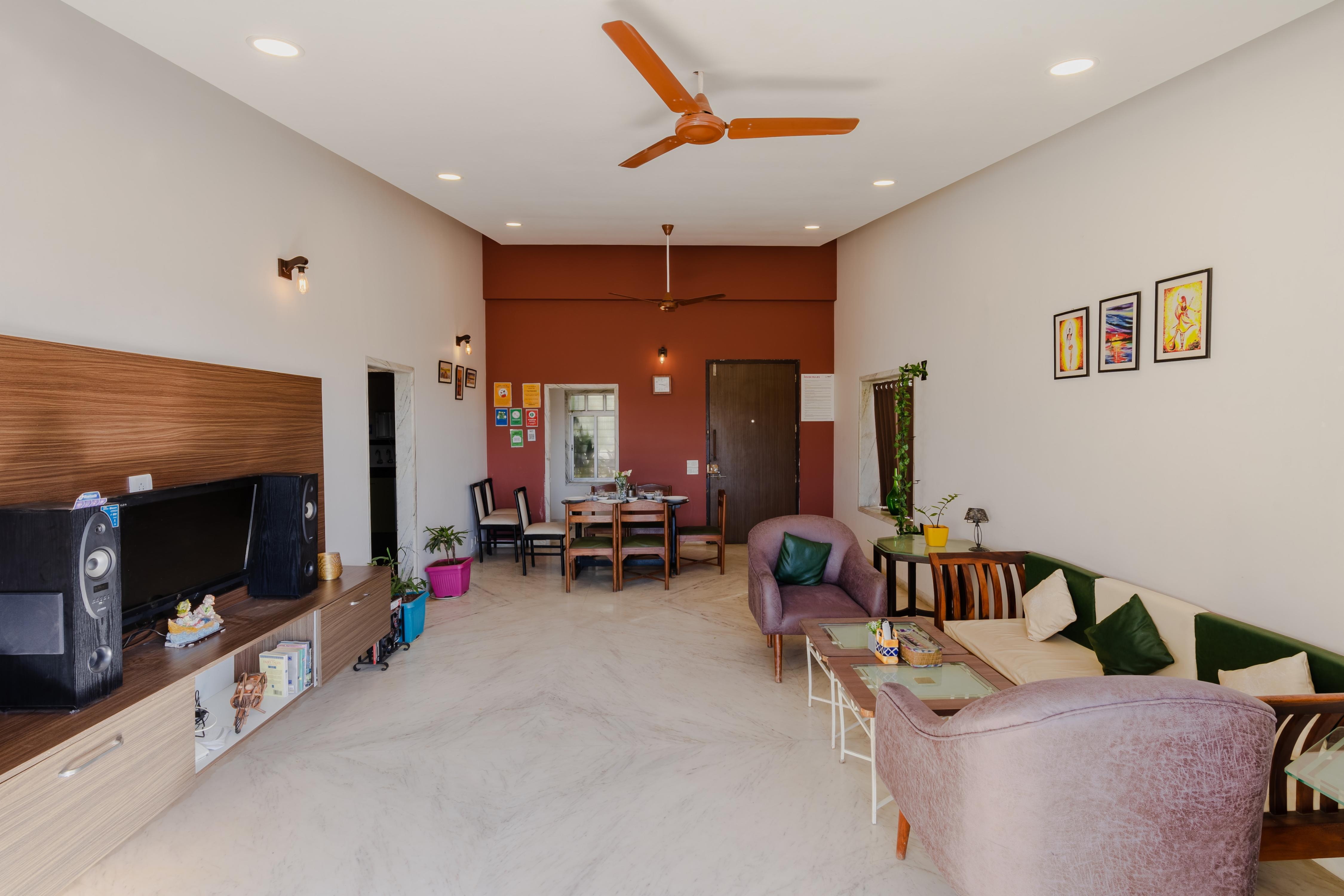 9A Mist View Villa with Garden & Lawn - Tap to explore photos