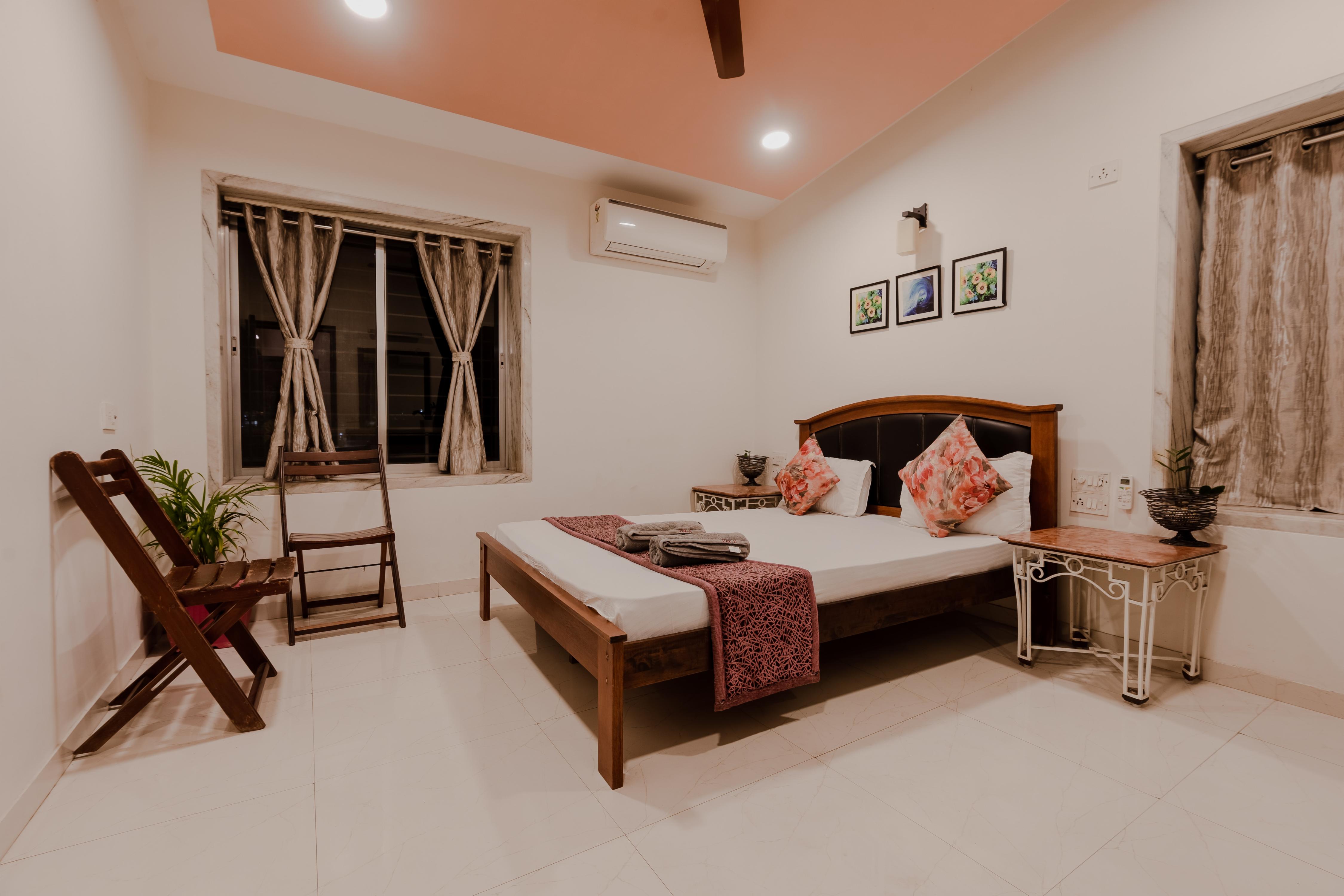 9A Mist View Villa with Garden & Lawn - Tap to explore photos